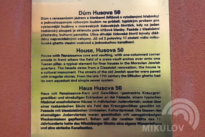 Dům Husova 50 - deska