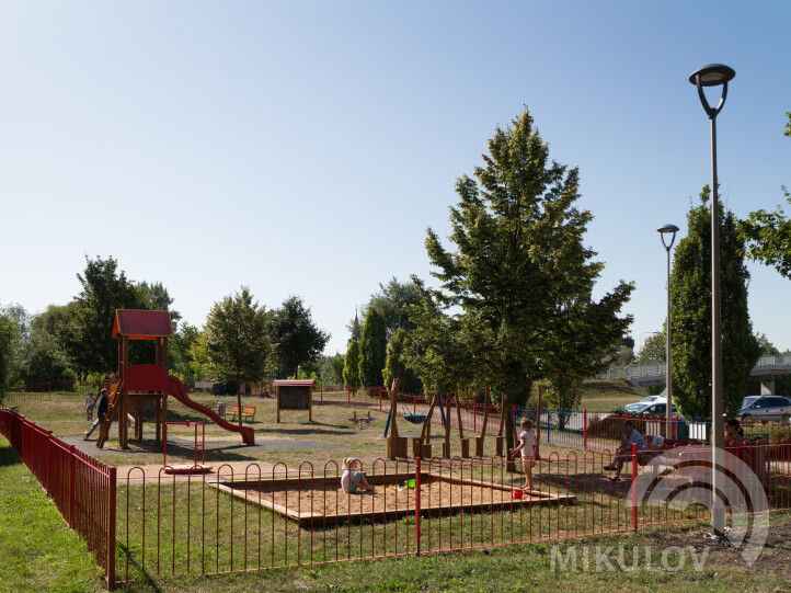 Kinderspielplatz bei Tesco