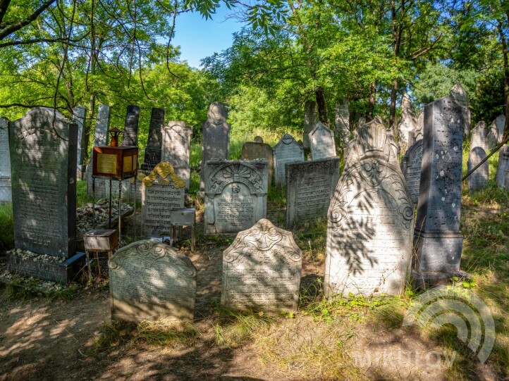 Jewish cemetery and ceremonial hall