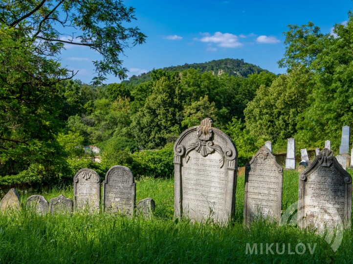 Jewish cemetery and ceremonial hall