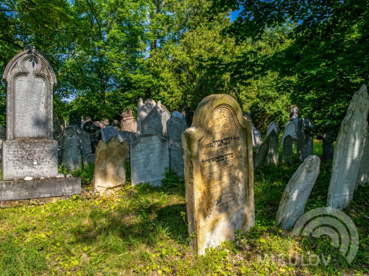 Jewish cemetery and ceremonial hall