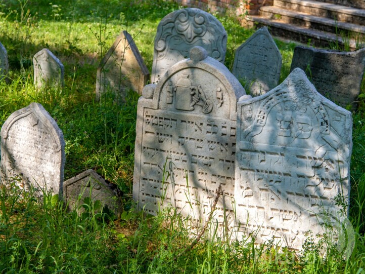 Jewish cemetery and ceremonial hall