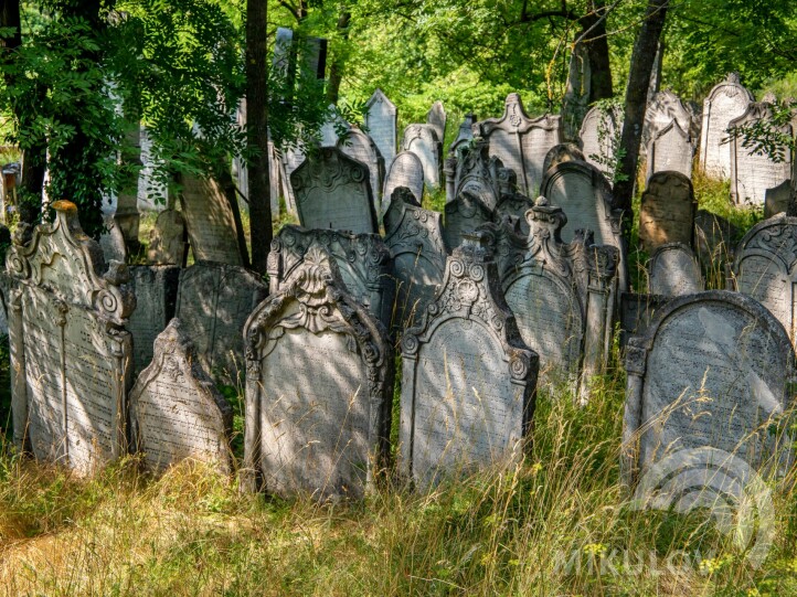 Jewish cemetery and ceremonial hall